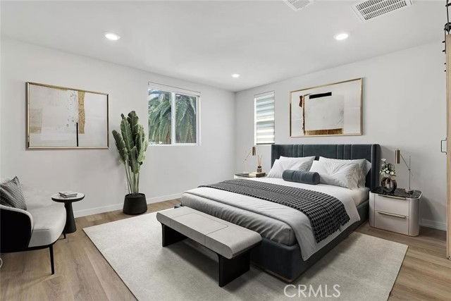 14700 Sherman Way - Photo 4 of 8