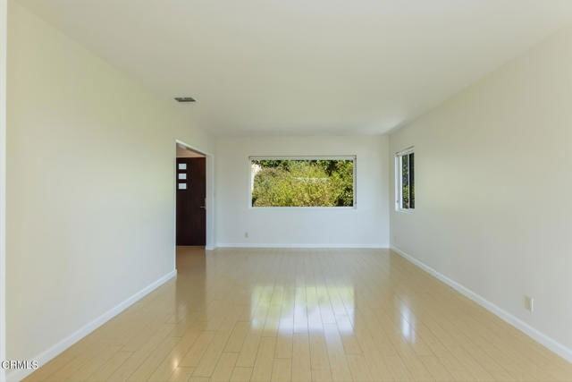 1932 Hilldale Dr - Photo 2 of 5