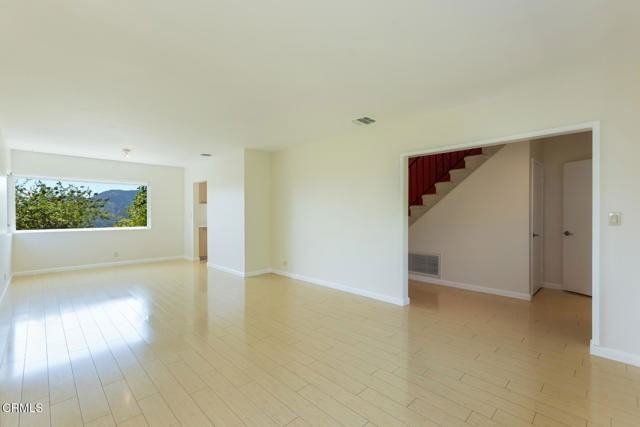 1932 Hilldale Dr - Photo 3 of 5