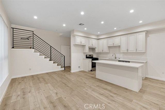 569 E Cypress Ave - Photo 5 of 8