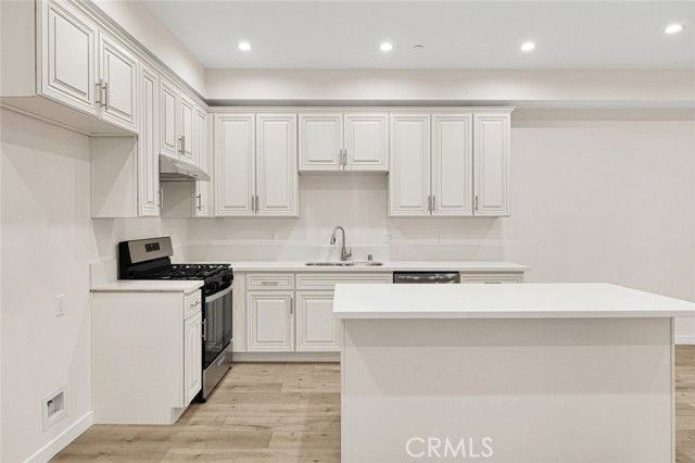 569 E Cypress Ave - Photo 6 of 8