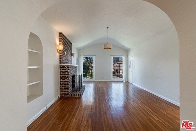 8446 W 4th St - Photo 4 of 24