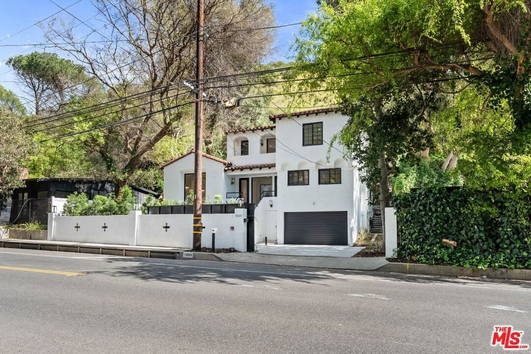 1800 Benedict Canyon Dr - Photo 3 of 21