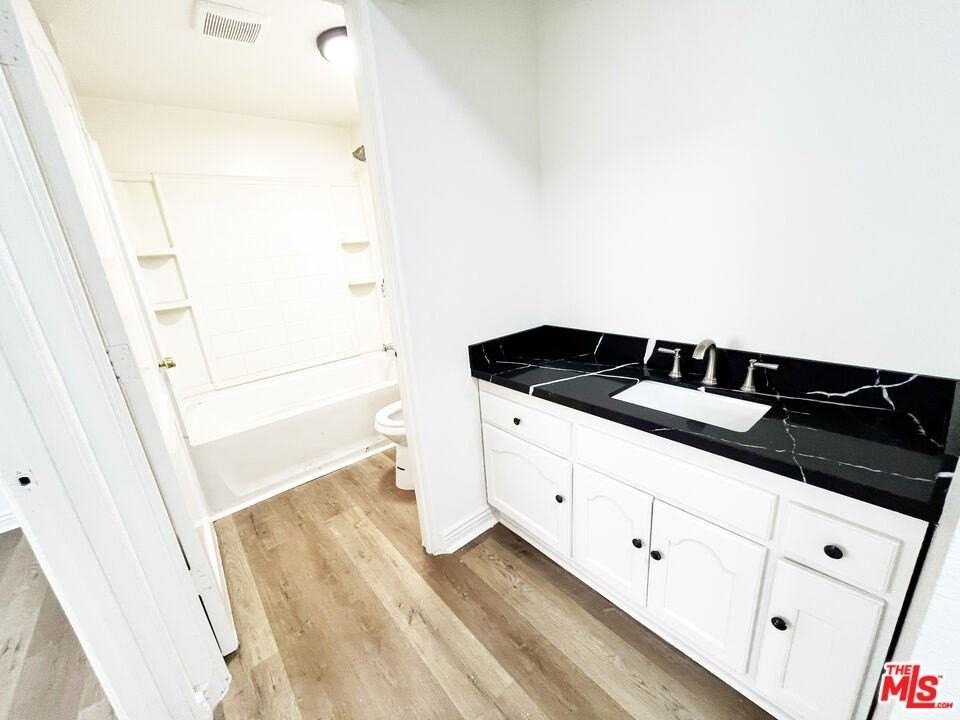 2637 S Manhattan Pl Apt 3 - Photo 7 of 14