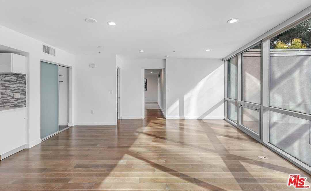 901 S Flower St Unit 401 - Photo 7 of 35