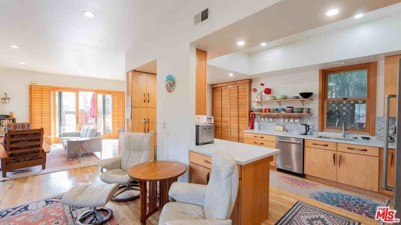 2512 Grand Canal - Photo 4 of 38