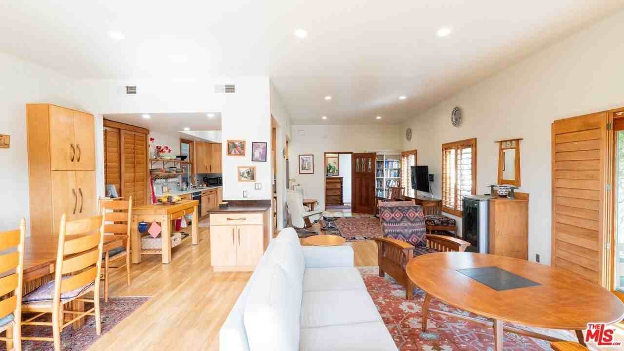 2512 Grand Canal - Photo 7 of 38