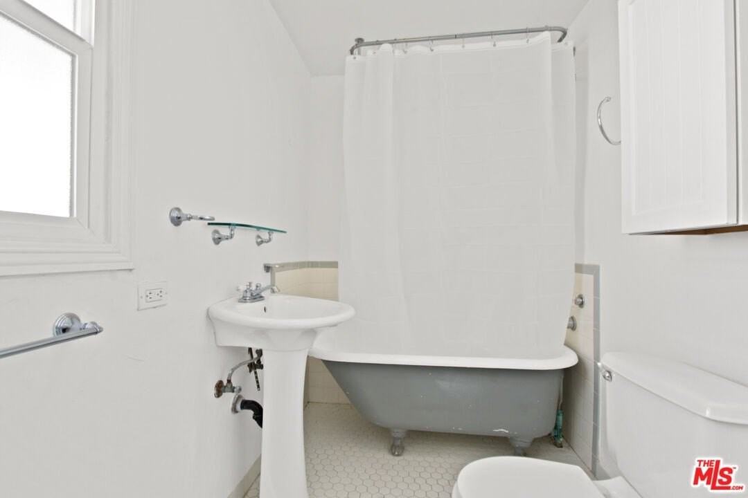 1388 Edgecliffe Dr - Photo 5 of 6