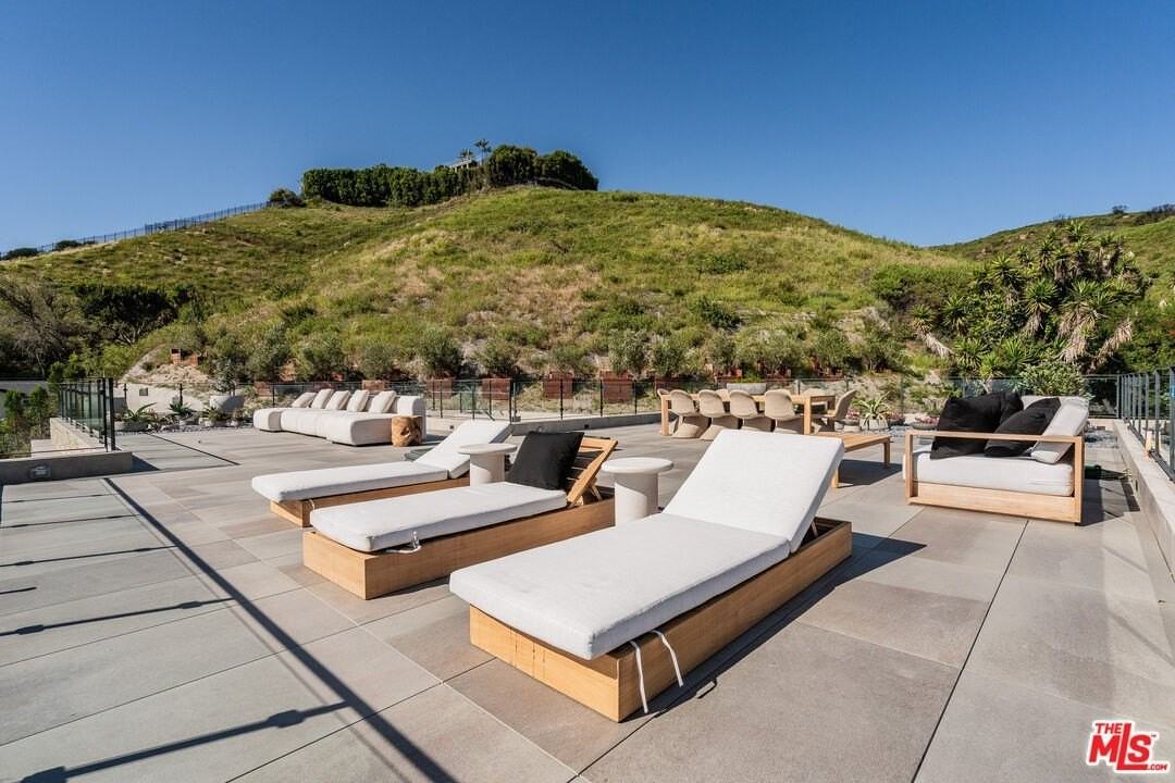 1205 Las Lomas Pl - Photo 7 of 32