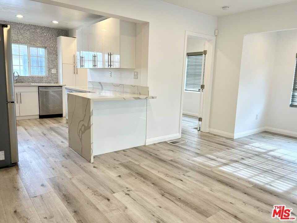 1206 Keniston Ave - Photo 2 of 25