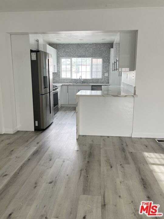 1206 Keniston Ave - Photo 5 of 25