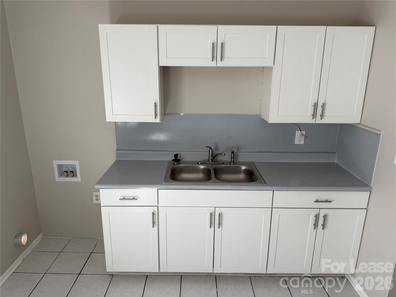 2544 Abelwood Rd - Photo 5 of 9