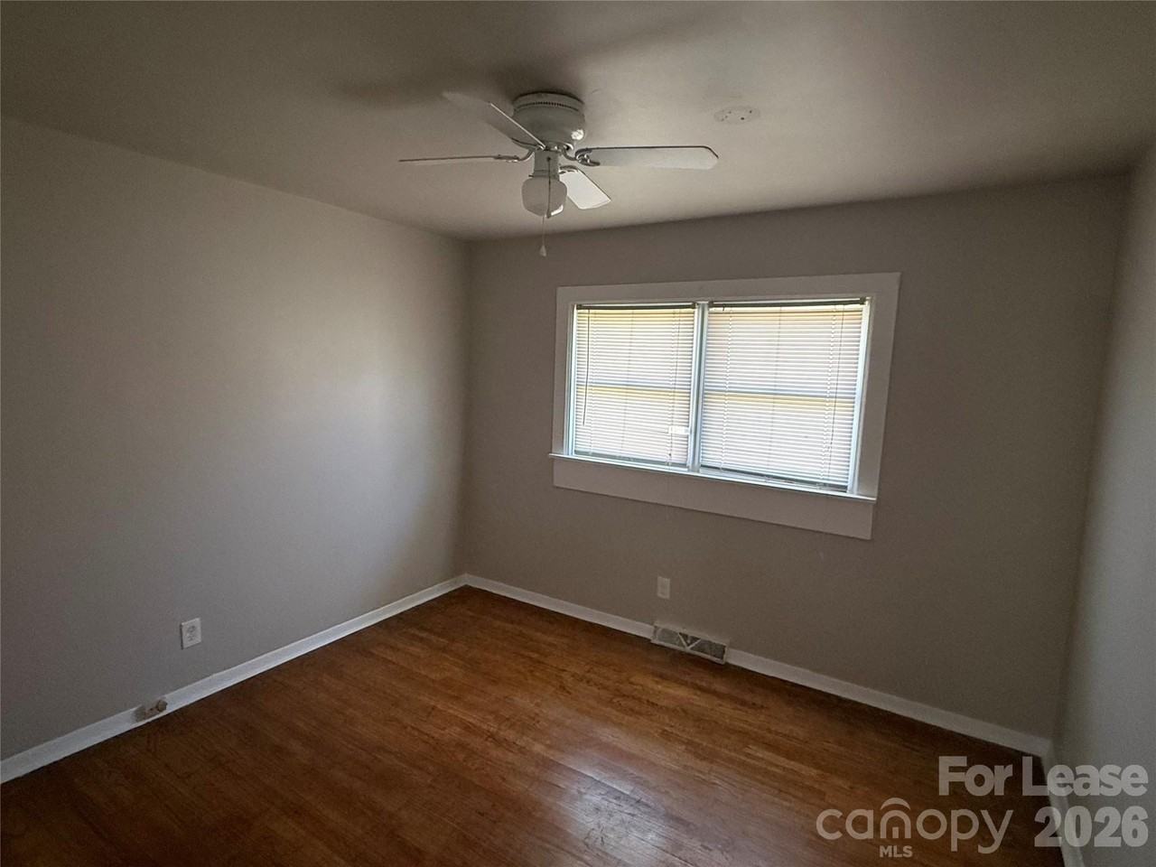 2544 Abelwood Rd - Photo 6 of 9