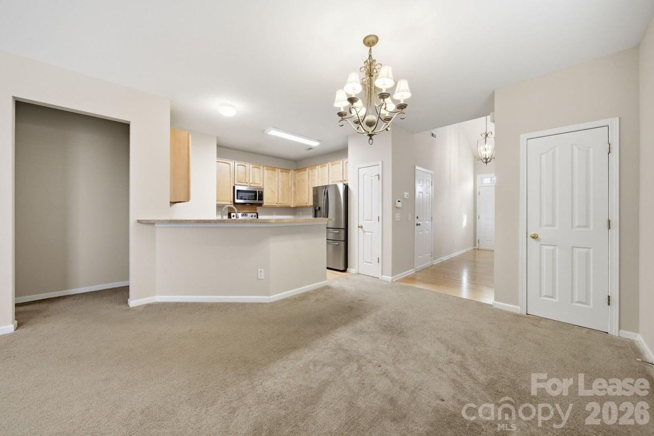 16528 Kettlewell Ln - Photo 6 of 37