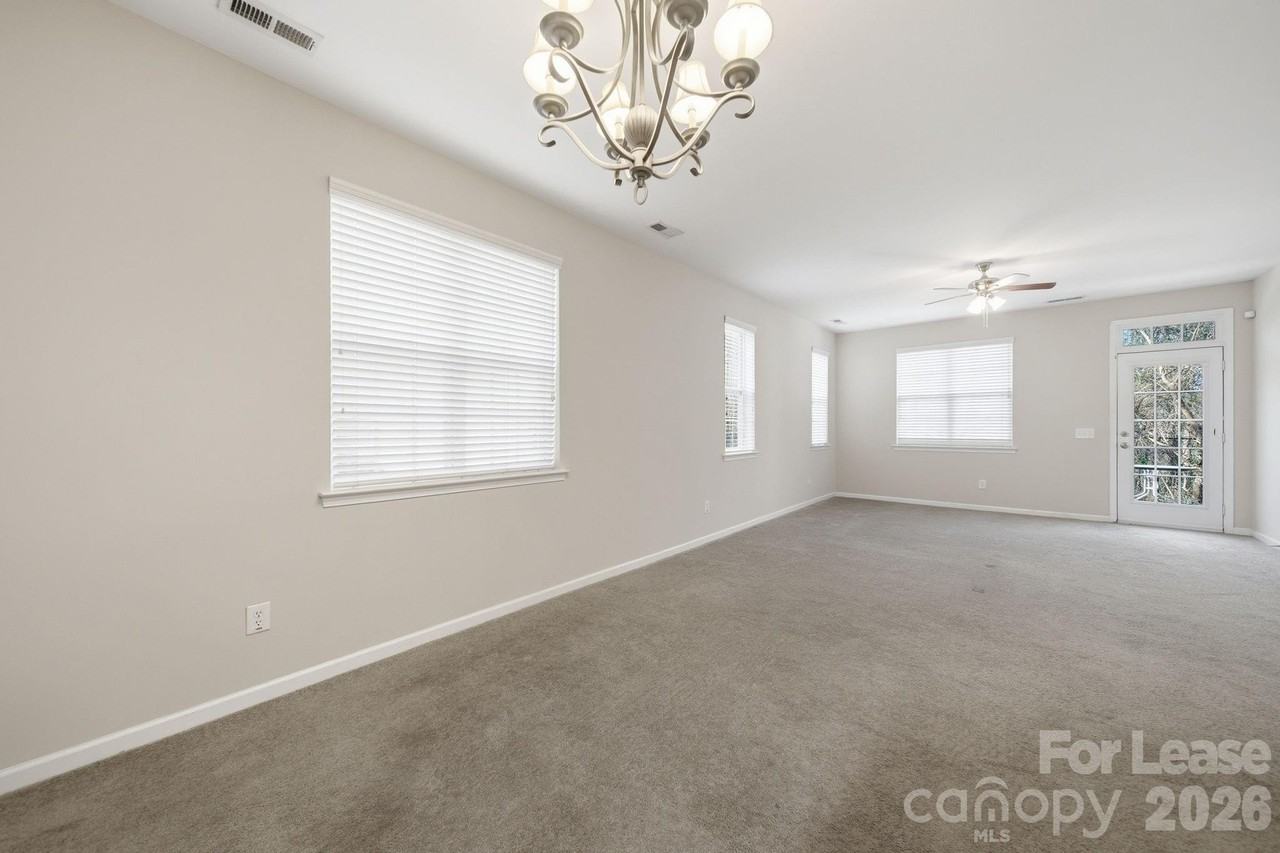 16528 Kettlewell Ln - Photo 7 of 37