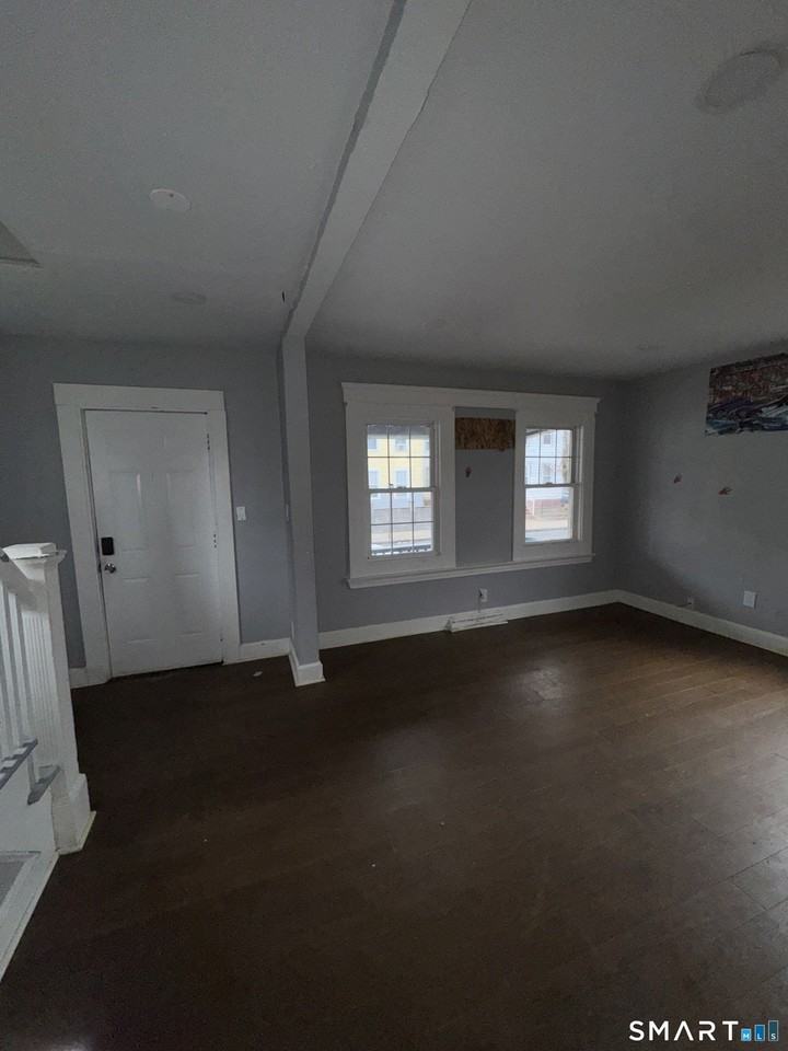 154 Frank St - Photo 3 of 12