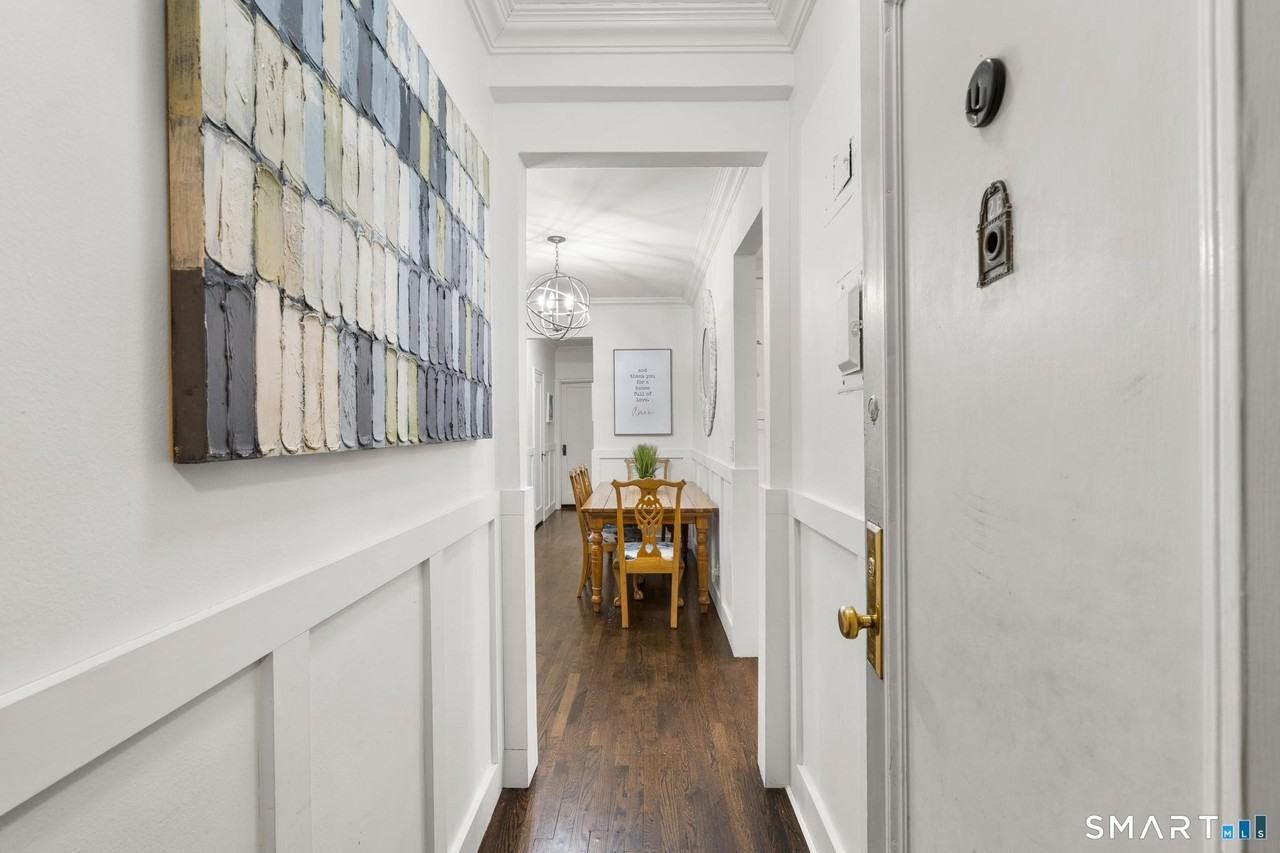 70 Strawberry Hill Ave Apt 2-2e - Photo 3 of 32