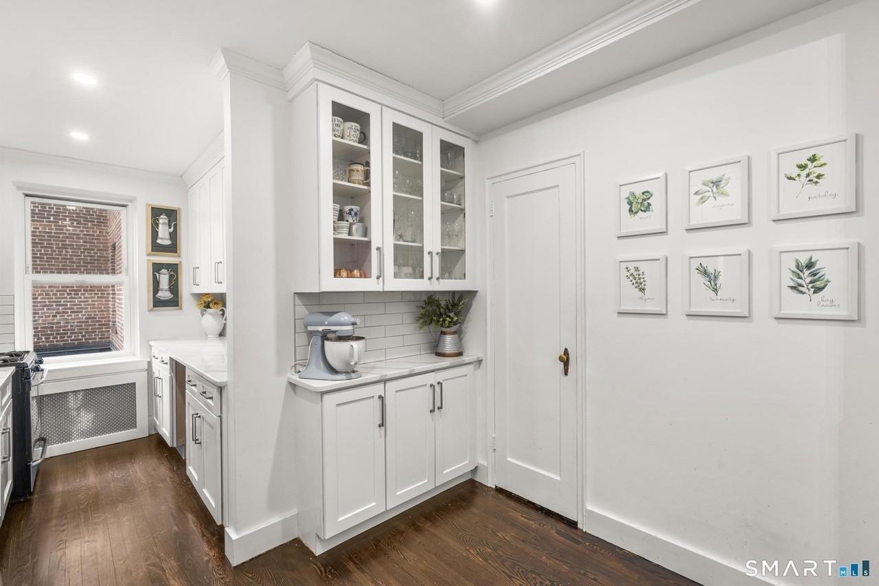 70 Strawberry Hill Ave Apt 2-2e - Photo 6 of 32