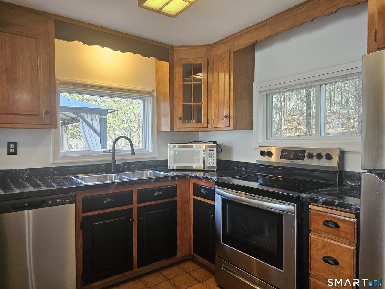 932 Saybrook Rd - Photo 4 of 40