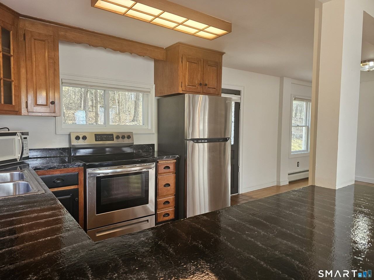 932 Saybrook Rd - Photo 5 of 40