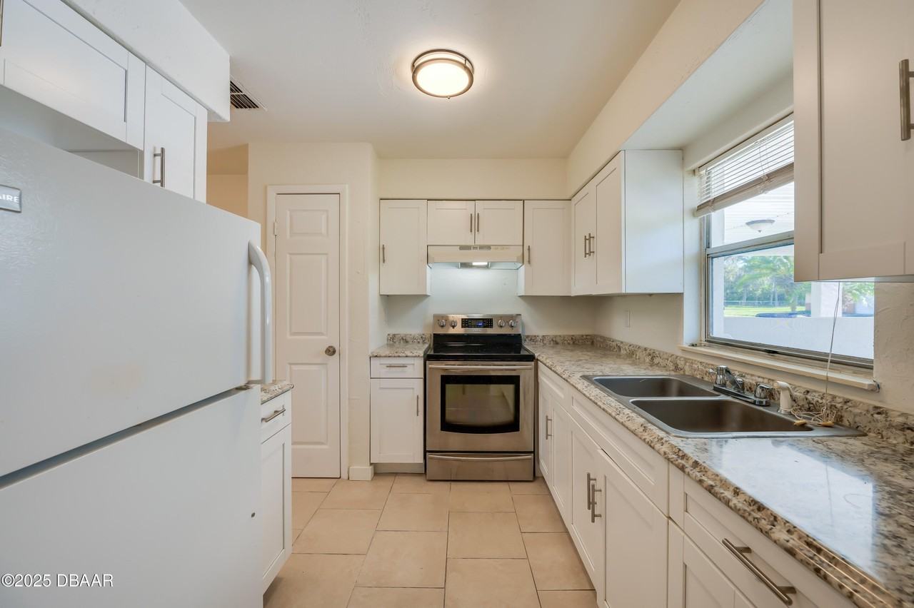 906 Boulder Dr - Photo 3 of 20