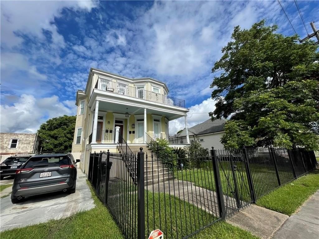 2417 General Pershing St - Photo 2 of 16