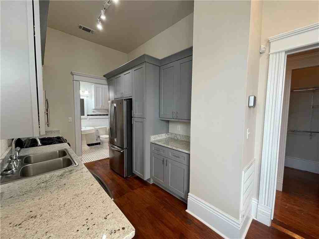 2417 General Pershing St - Photo 7 of 16