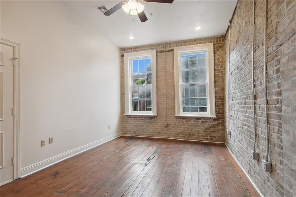 438 Dauphine St Apt 3b - Photo 2 of 6