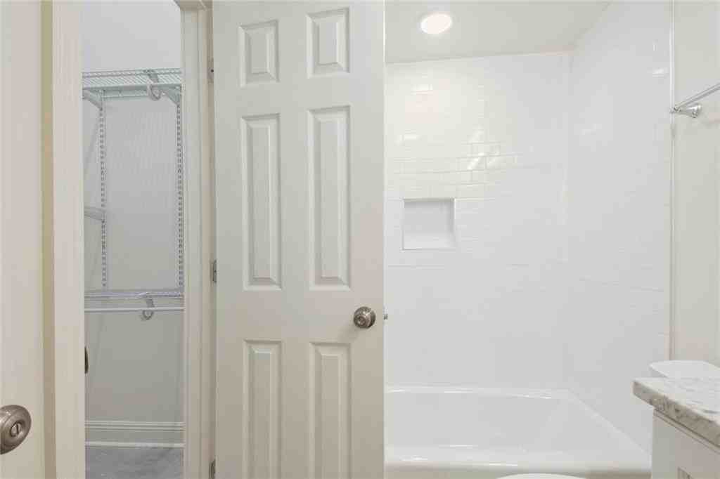 438 Dauphine St Apt 3b - Photo 4 of 6