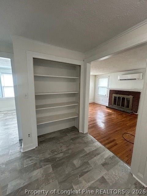 1007 E 9th St - Photo 7 of 12