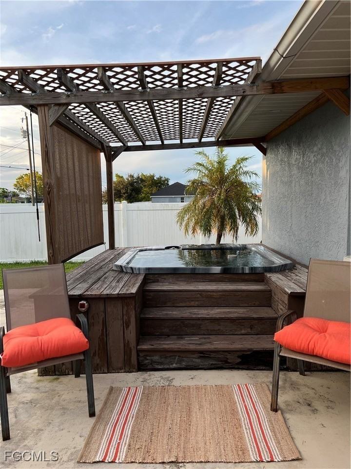 852 Ne 7th Pl - Photo 4 of 23