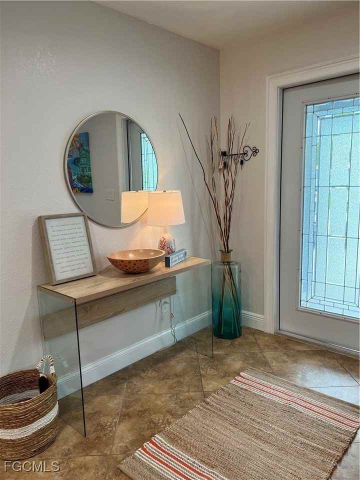 852 Ne 7th Pl - Photo 7 of 23