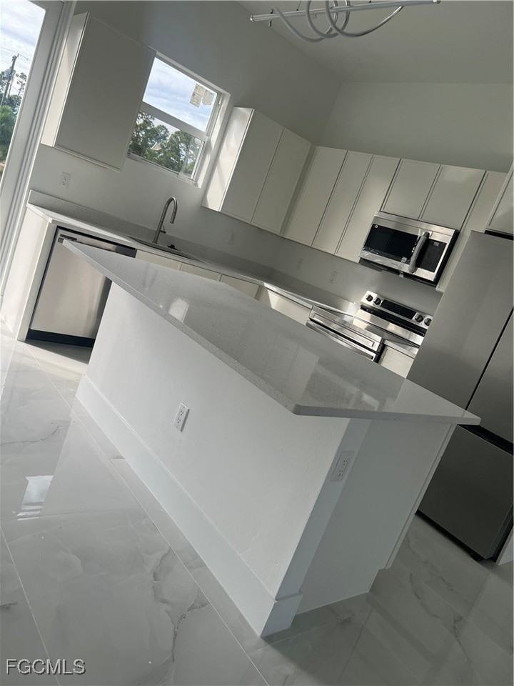 464 Eisenhower Blvd - Photo 3 of 5