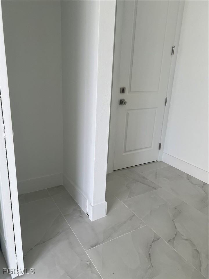 464 Eisenhower Blvd - Photo 4 of 5