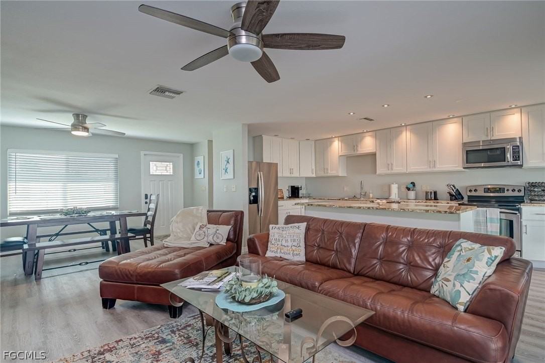 209 Se 44th Ter - Photo 4 of 20