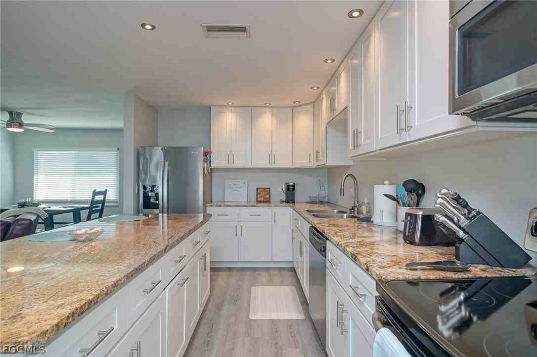 209 Se 44th Ter - Photo 7 of 20