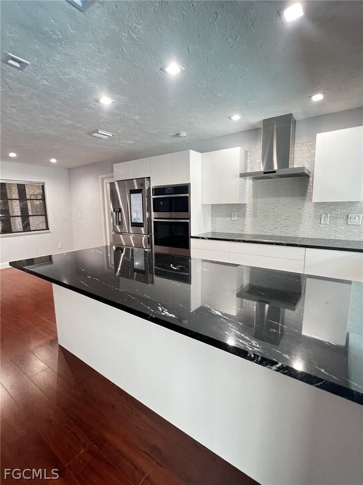 3410 Se 11th Pl - Photo 3 of 23