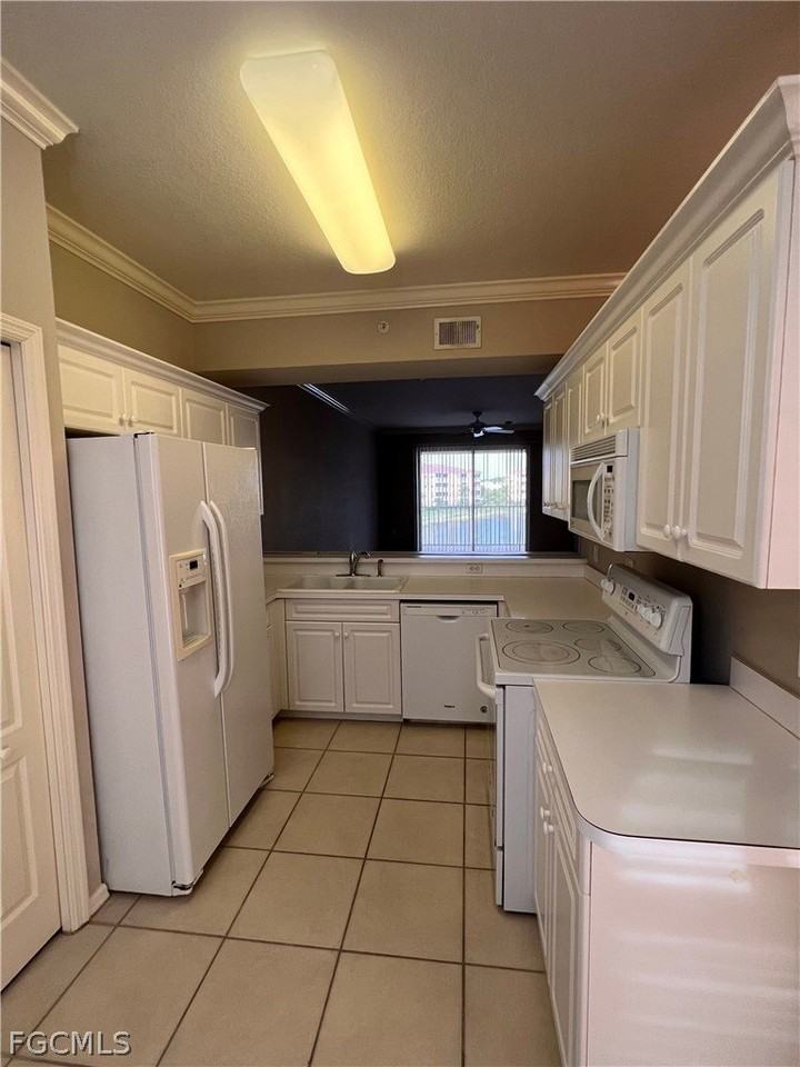 8570 Kingbird Loop Apt 535 - Photo 3 of 14