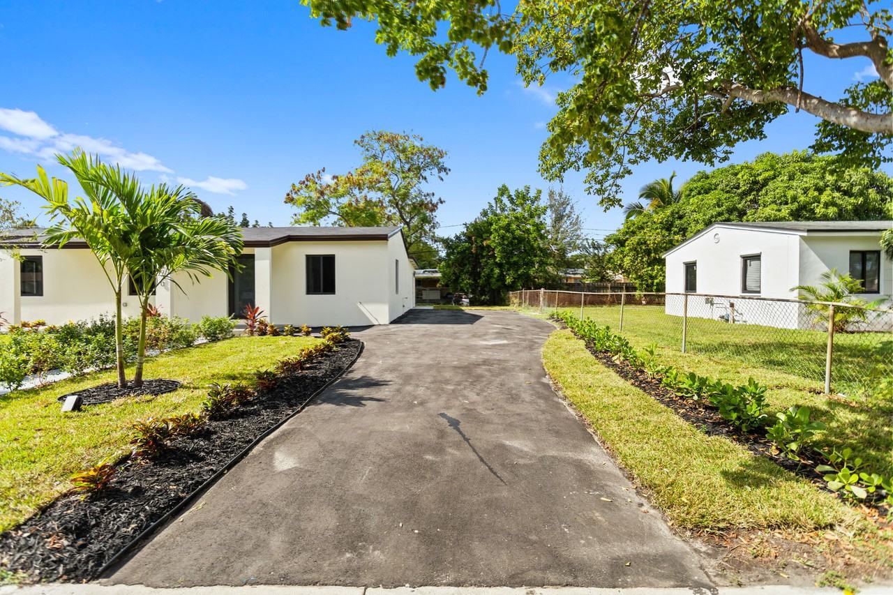 15920 Nw 17th Ct - Photo 3 of 8
