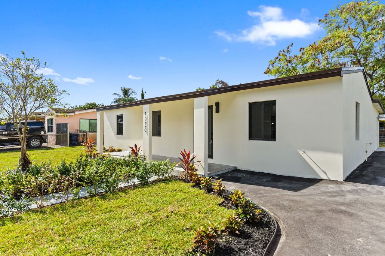 15920 Nw 17th Ct - Photo 4 of 8