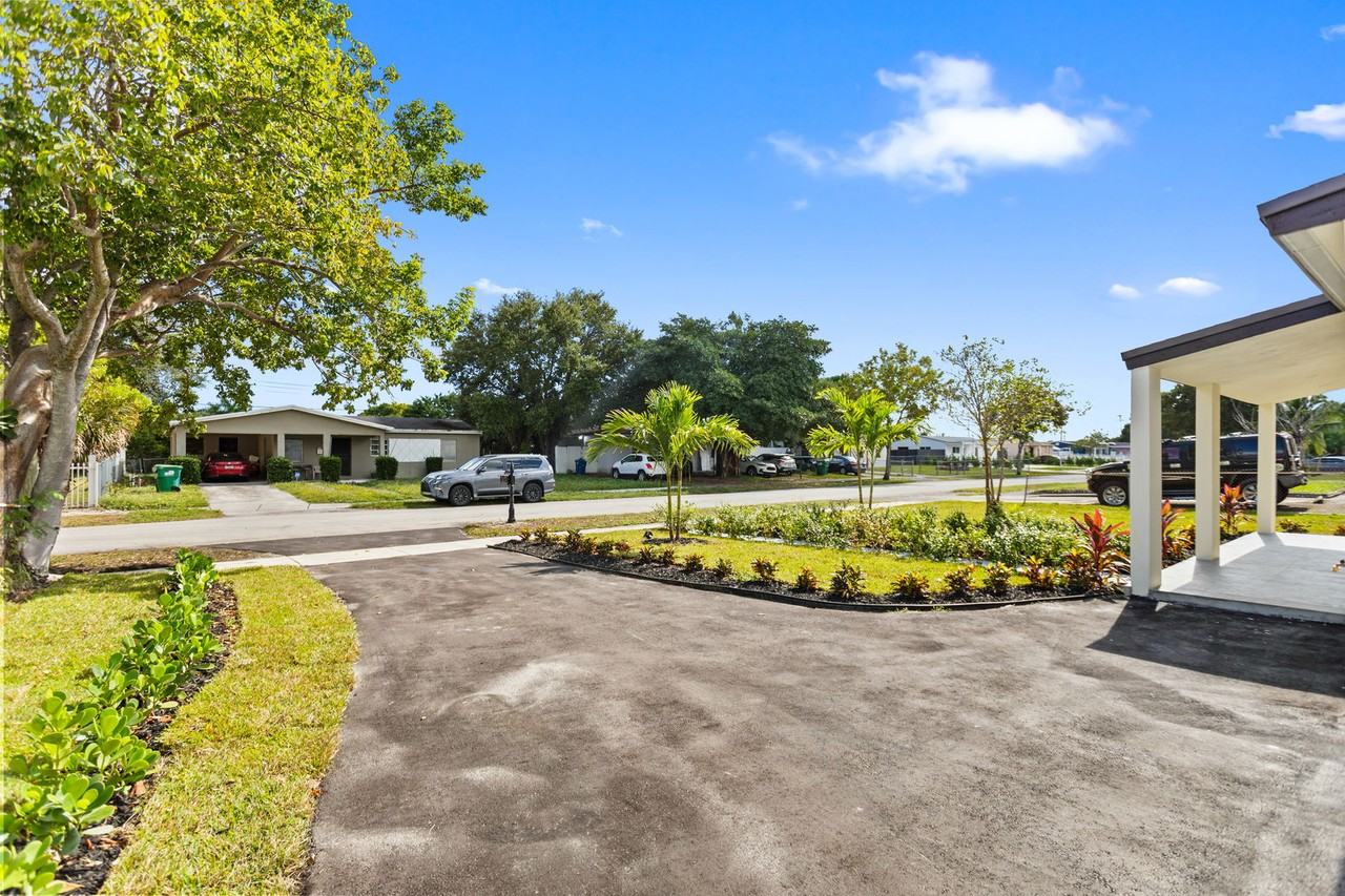 15920 Nw 17th Ct - Photo 5 of 8