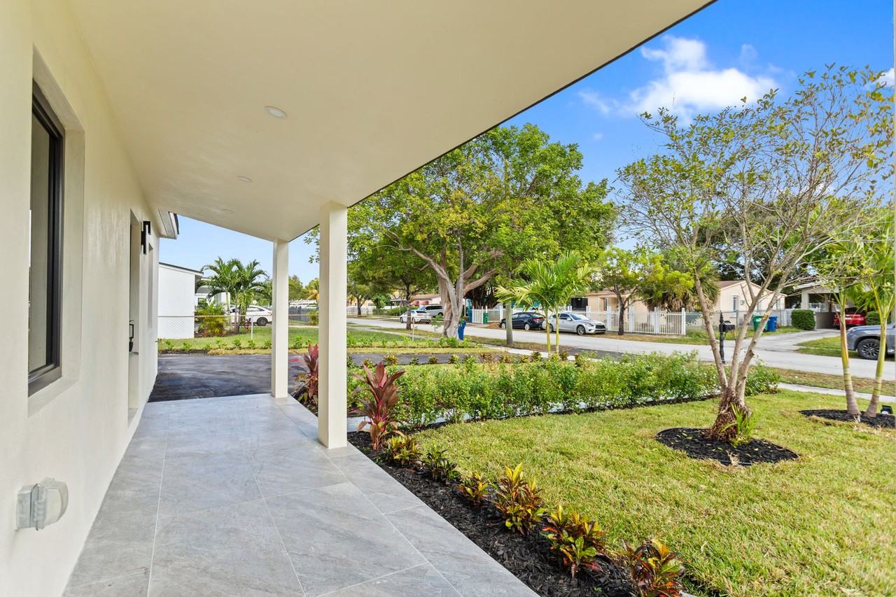 15920 Nw 17th Ct - Photo 6 of 8