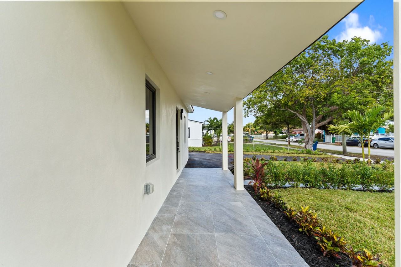 15920 Nw 17th Ct - Photo 7 of 8