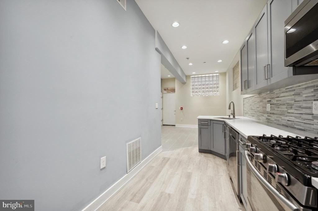 202426 E Fletcher St #1 - Photo 3 of 13