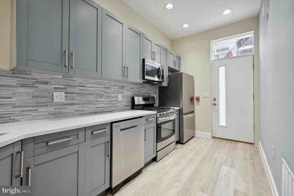 202426 E Fletcher St #1 - Photo 5 of 13