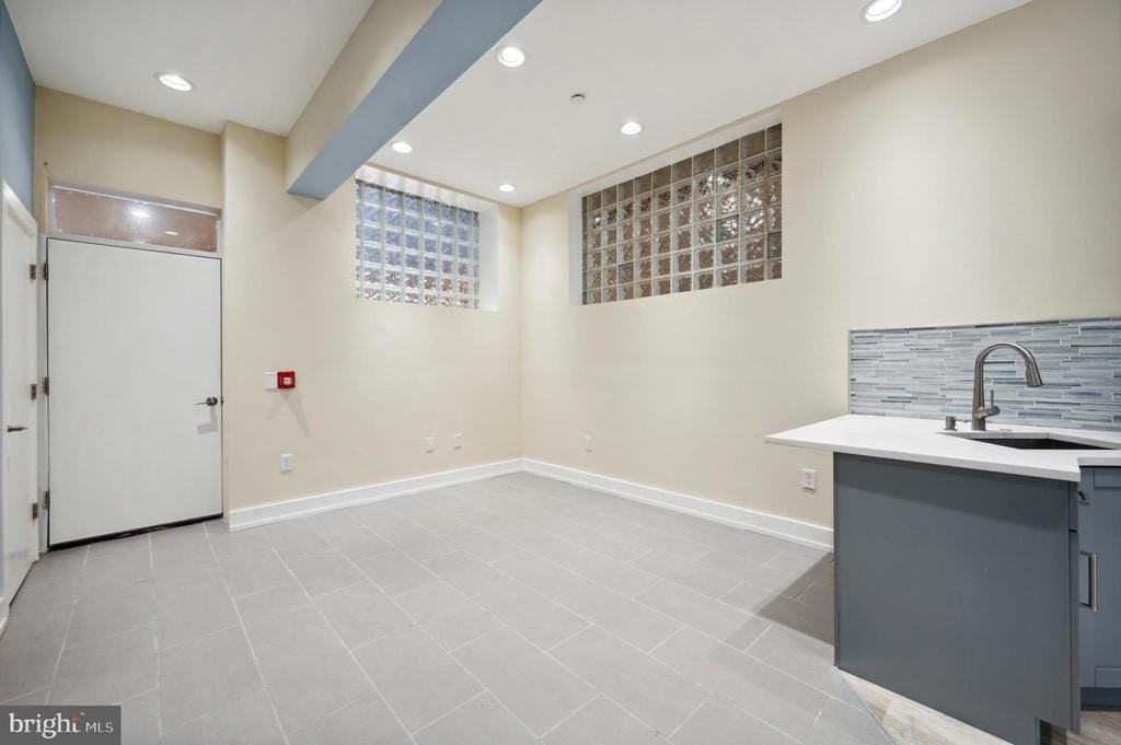 202426 E Fletcher St #1 - Photo 7 of 13