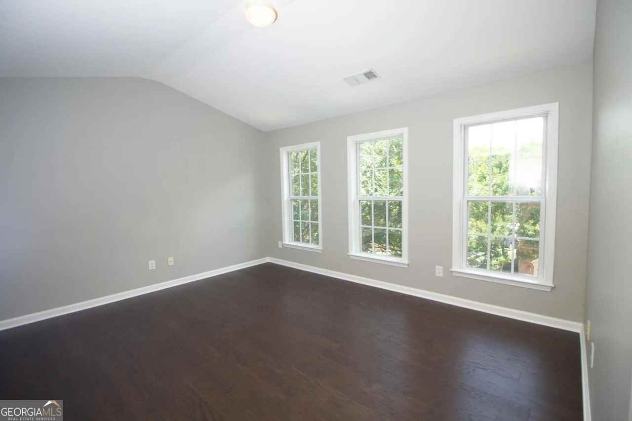 5142 Manerdale Dr Se - Photo 6 of 14