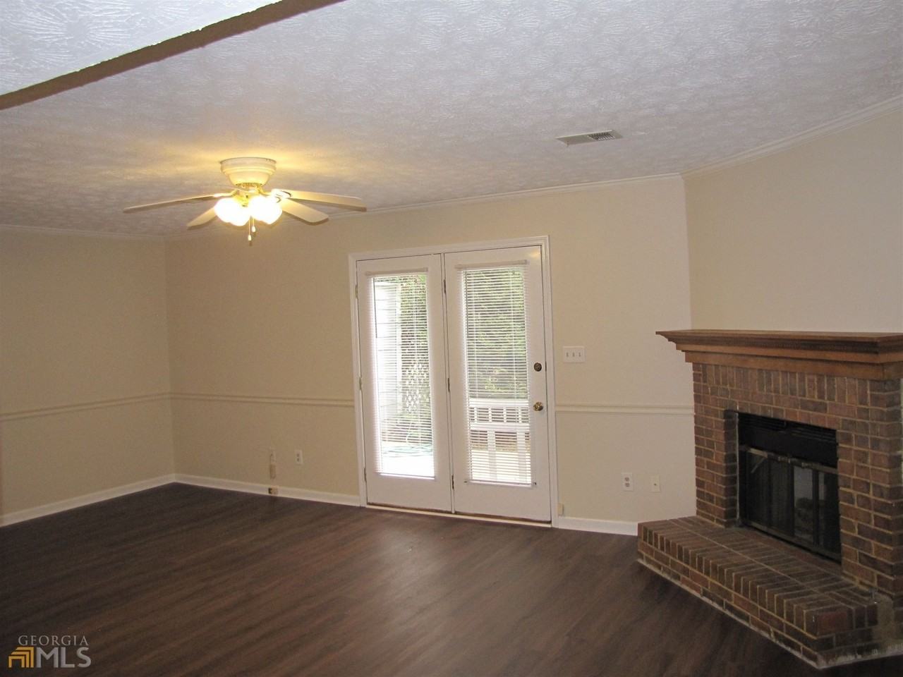 445 Williamsburg Way - Photo 5 of 11