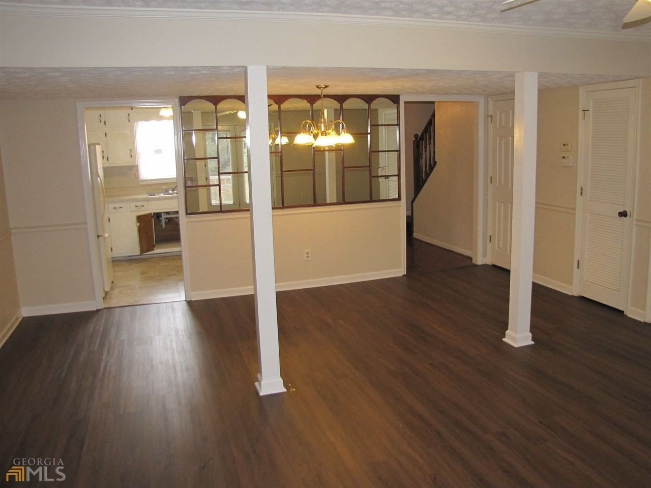 445 Williamsburg Way - Photo 6 of 11