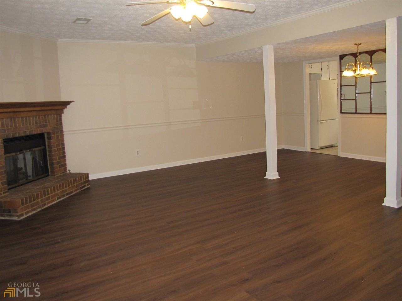 445 Williamsburg Way - Photo 7 of 11